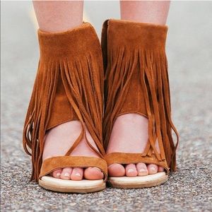 Kookaburra fringe wedges